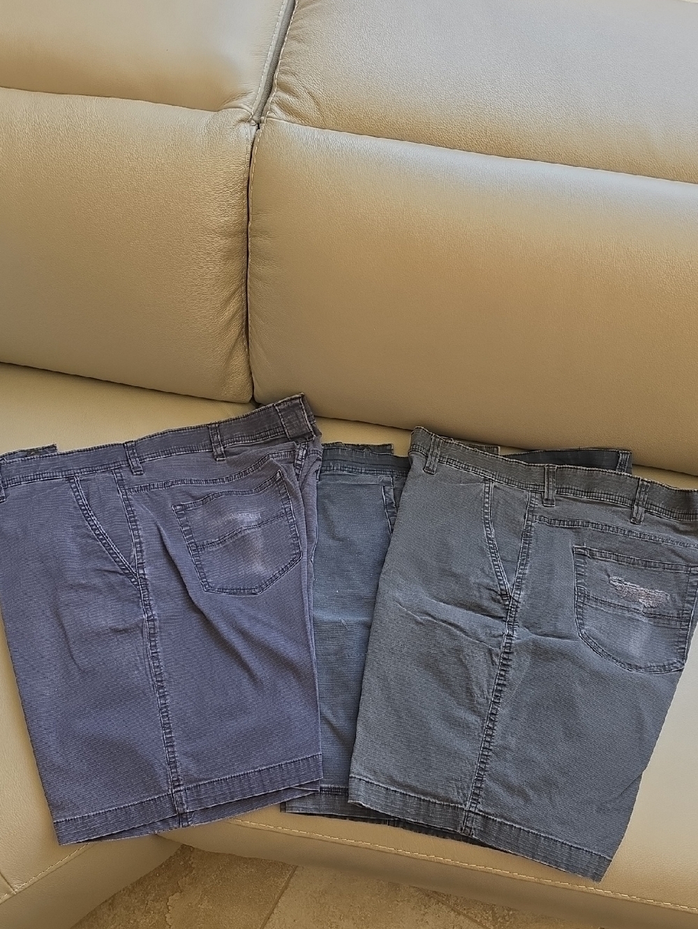 3 Pair Of Mens Weatherproof Men's Jean Shorts Size 38 in Blue & Gray Tones.